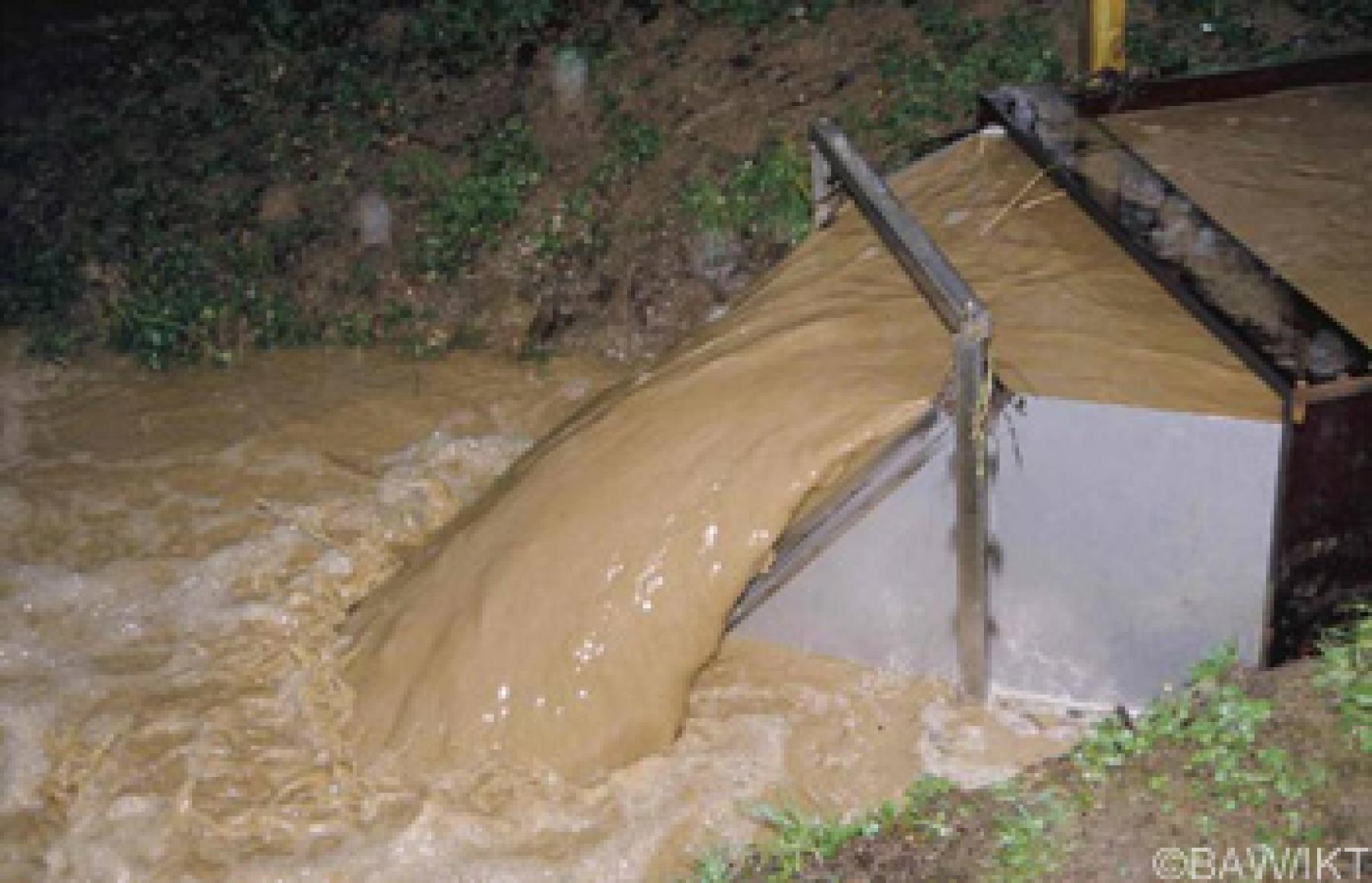 H flume with barely enough freeboard to handle surge flow