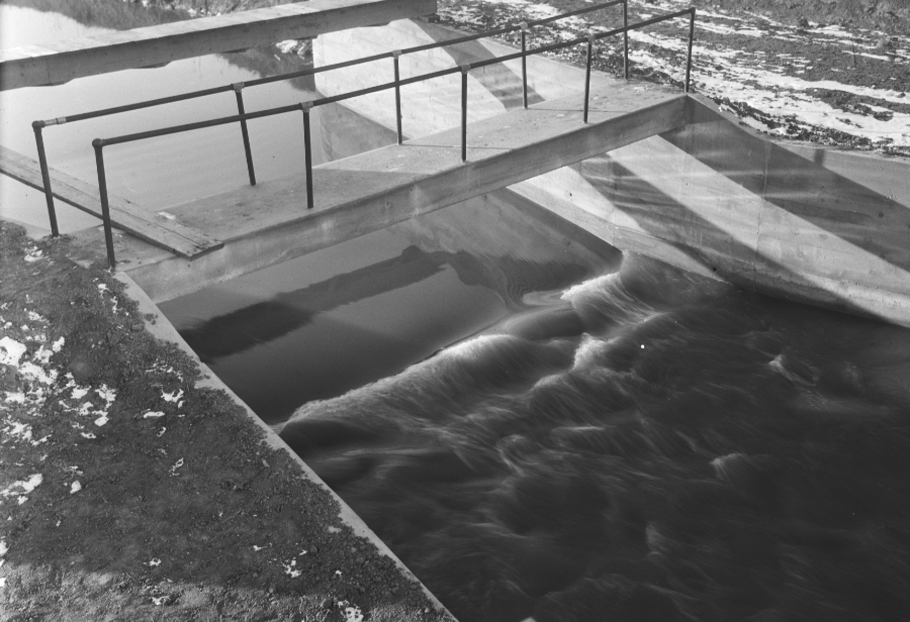 large parshall flume