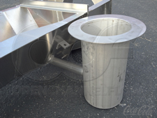 Trapezoidal flume with connection port and detached stilling well