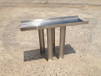 flume tranquilizing rack for energy dissipation and flow conditioning