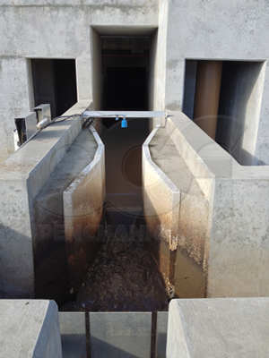 Headworks Parshall flume installed for free spilling discharge