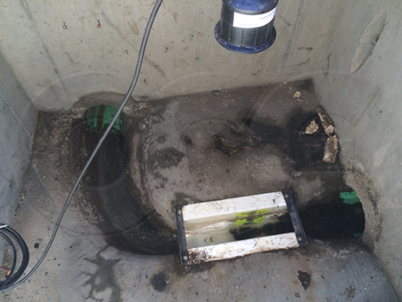 Palmer Bowlus flume with stony solids upstream of the flume