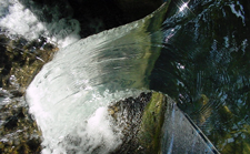 well aerated free-flow over a thin-plate weir